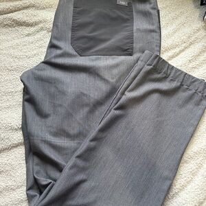 Size medium figs scrub bottoms